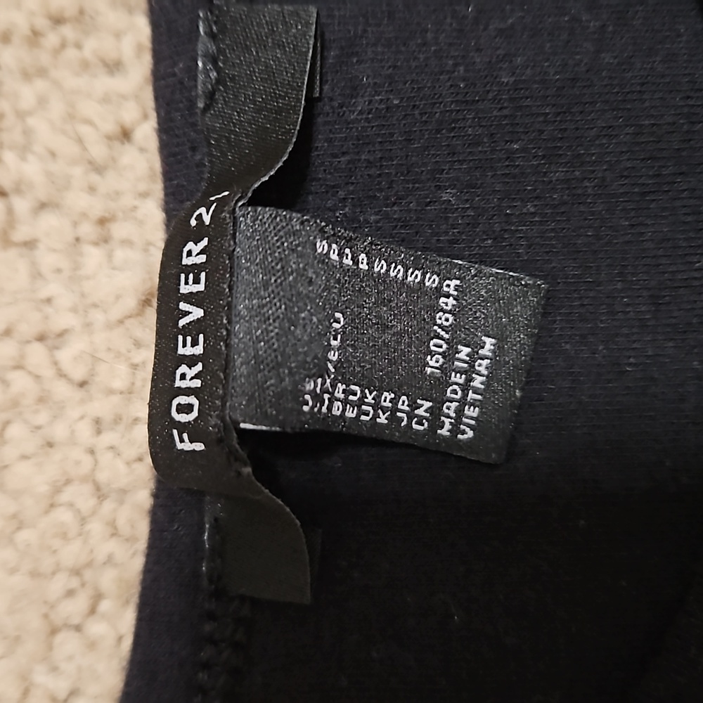 Black cropped tank - Picture 3 of 4